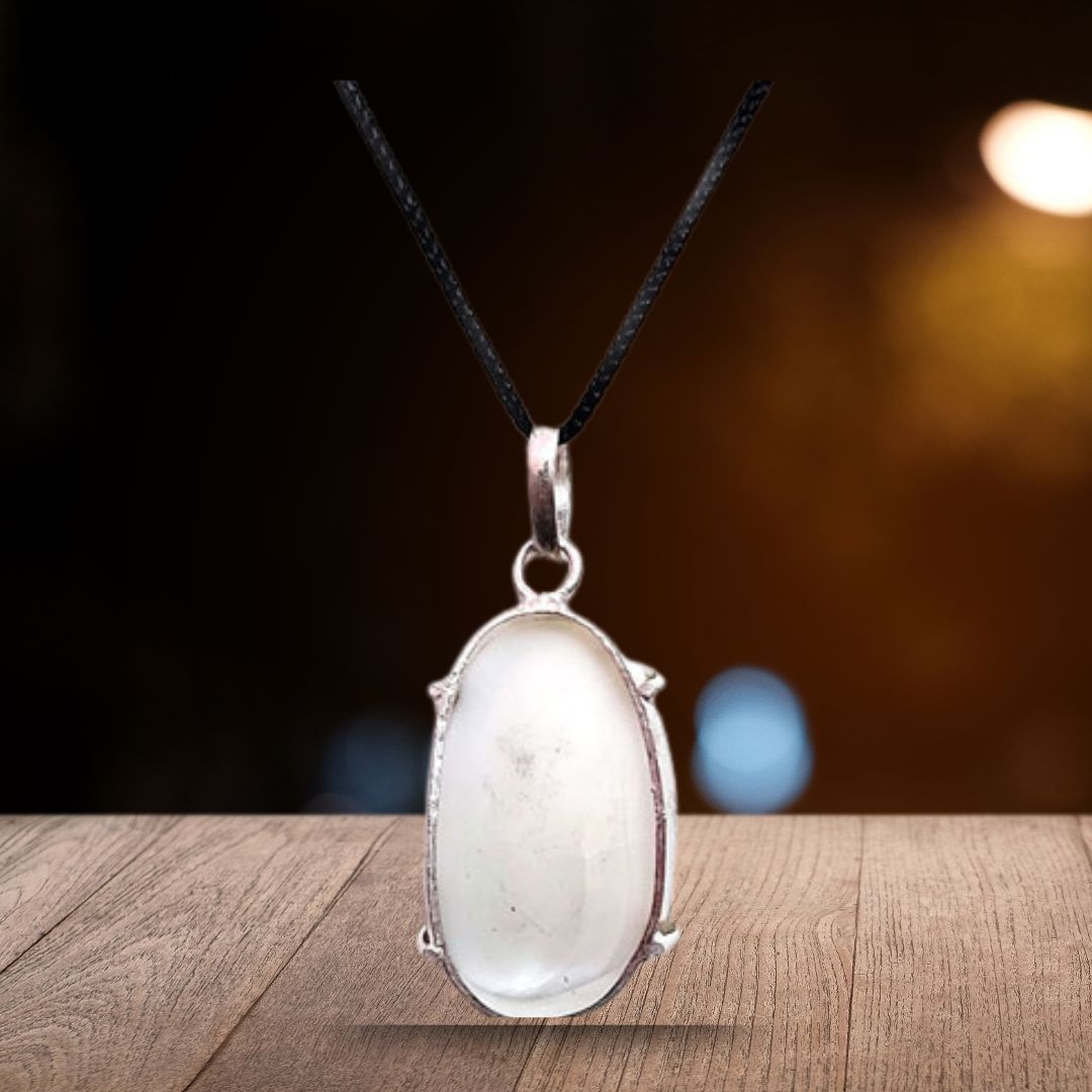 White Shukramani Stone in Pendant